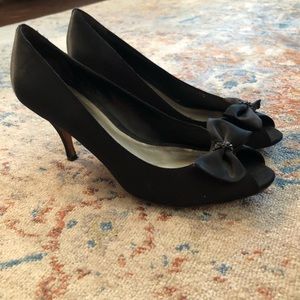 Sz 8 Ann Taylor Black Satin Bow Open-Toe Heels